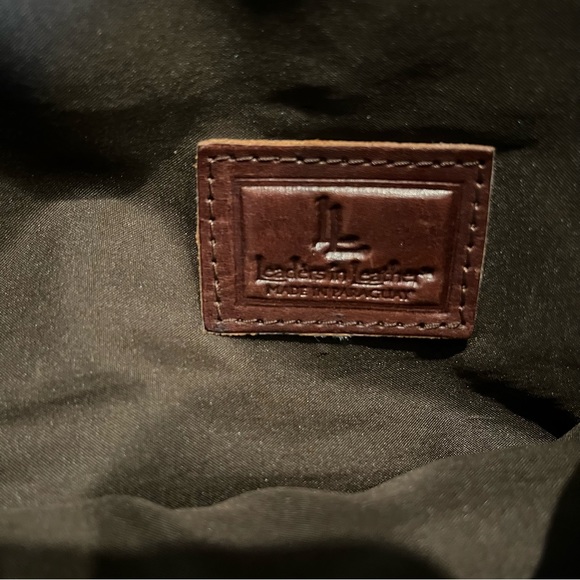 Vintage Leaders in Leather Tote Bag - Picture 11 of 13